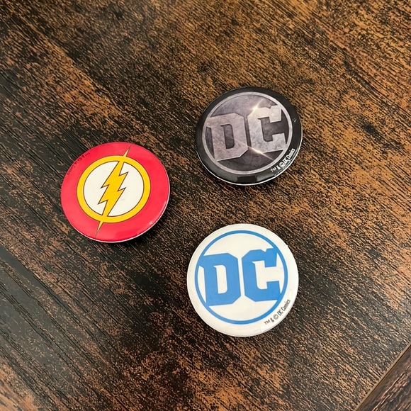DC Comics Button Pins - Picture 2 of 9